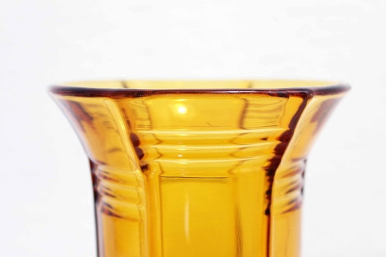 Image 1 of Art Deco Vase aus geformtem Glas 1930er Jahre