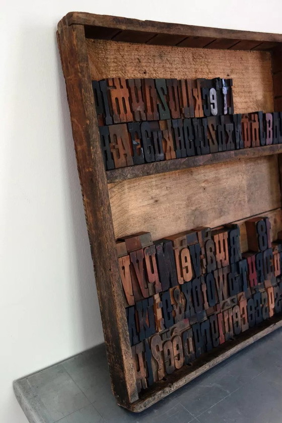 Image 1 of Altes Druckereifach Mit Holzbuchstaben Vintage