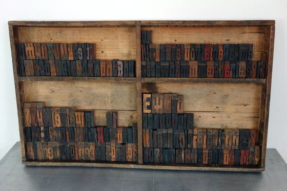 Image 1 of Altes Druckereifach Mit Holzbuchstaben Vintage