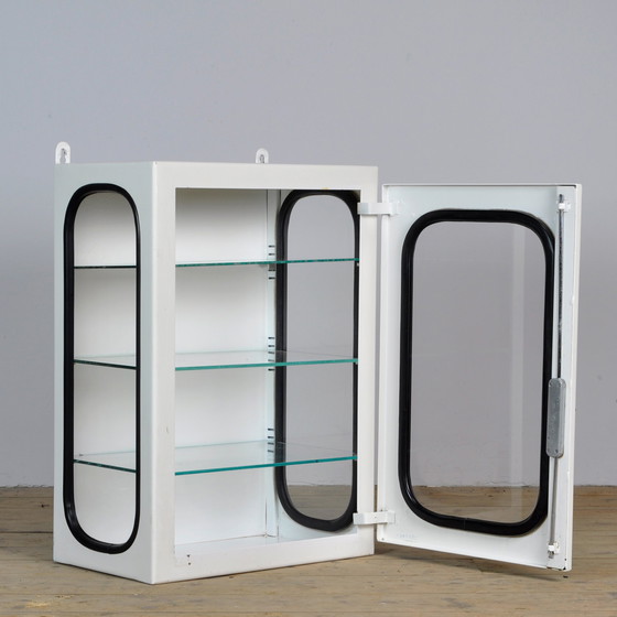 Image 1 of Vintage Medizinschrank