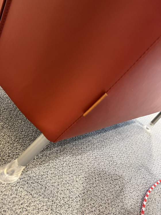 Image 1 of Montis Windy Armchair roter Ledersessel