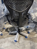 Refurbished Herman Miller Mirra 1 Graphit Bürostuhl (300 Stück verfügbar)
