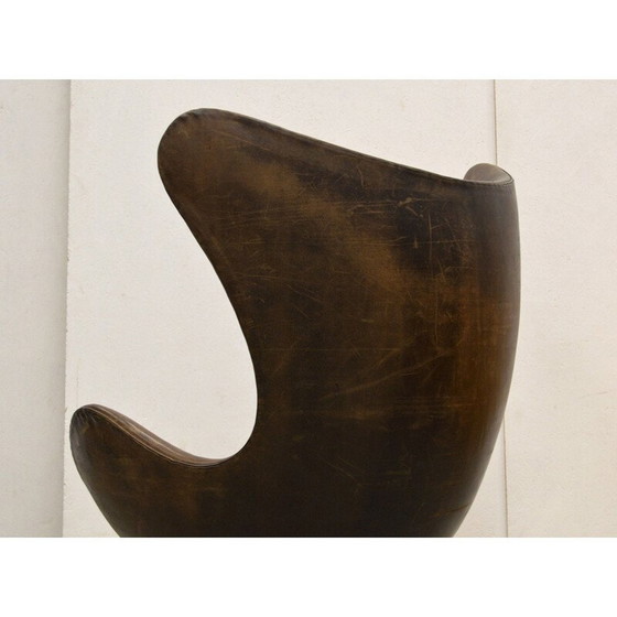Image 1 of Eierstuhl mit braunem Lederbezug von Arne Jacobsen für Fritz Hansen, 1958