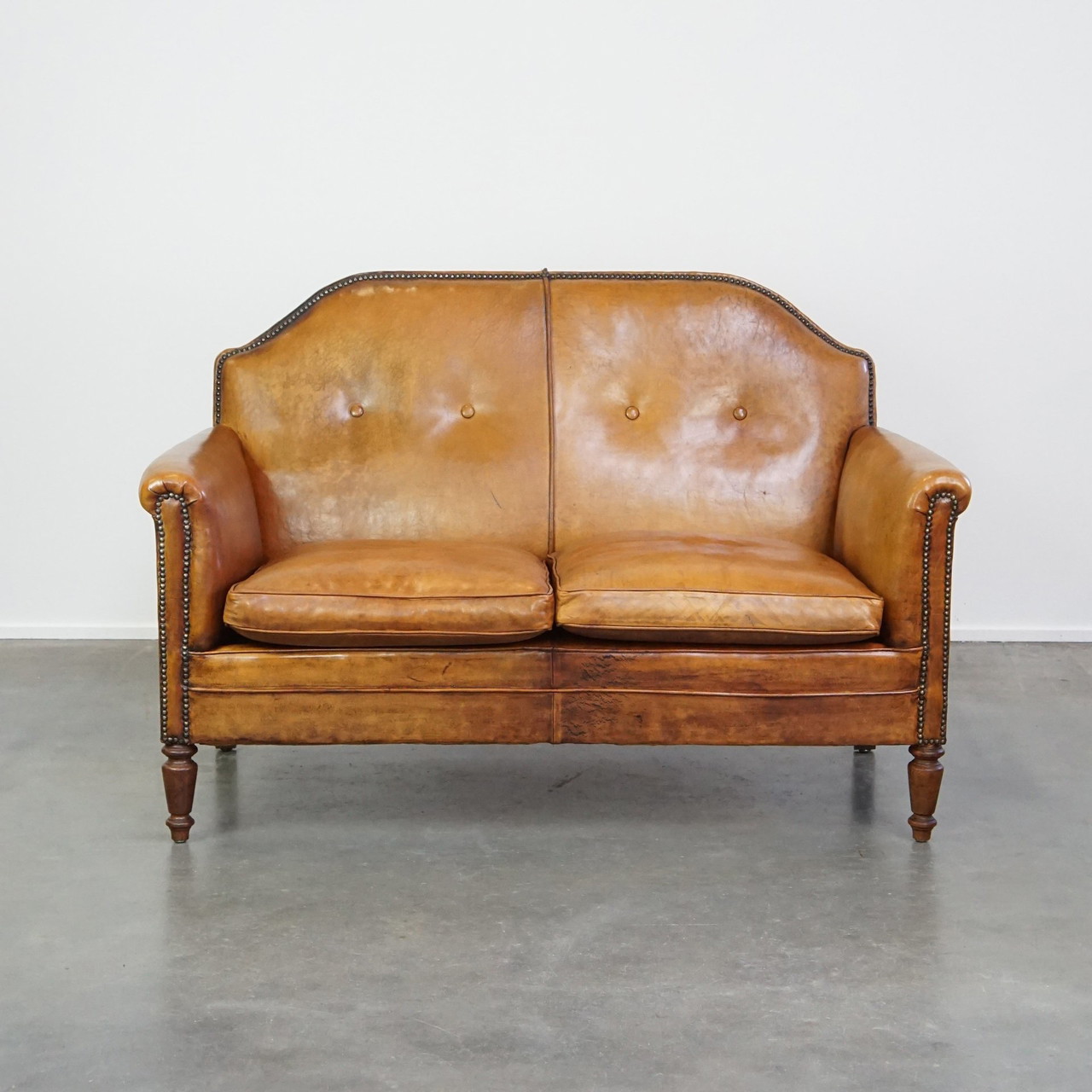 2 Sitzer Designersofa aus Schafsleder