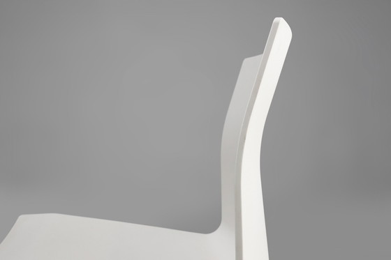 Image 1 of Weißer Mid-Century-Stuhl mit Metallgestell und Kunststoffsitz, Belgien