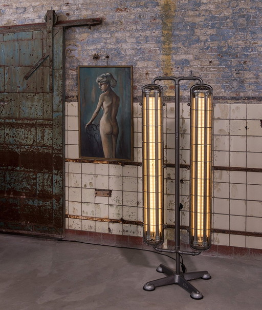 Stehleuchte "Fluorescent" mit doppeltem Lichtaustritt