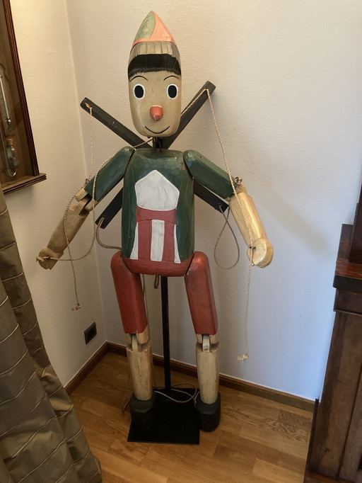 Lebensgroße hölzerne Pinocchio-Marionette