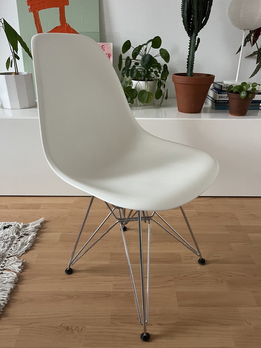 4x Vitra Eames Dsr