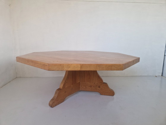 Image 1 of Brutalistischer Japandi Achteckiger Tisch aus massiver Eiche