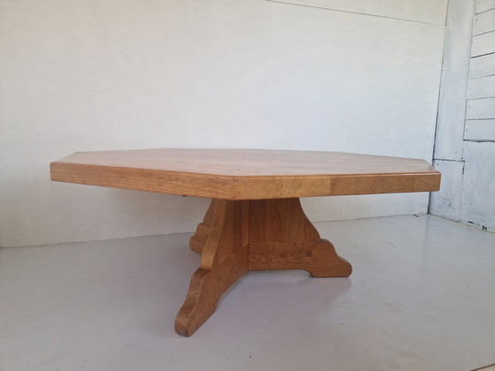 Image 1 of Brutalistischer Japandi Achteckiger Tisch aus massiver Eiche