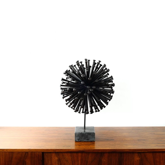 Image 1 of Eisen Nagelskulptur