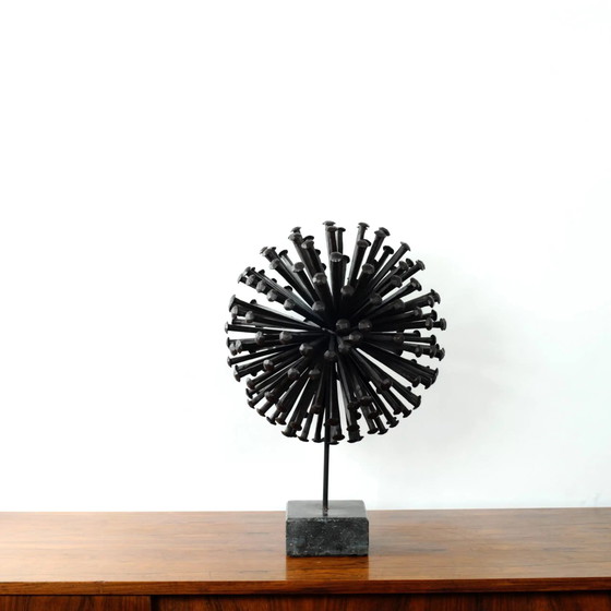 Image 1 of Eisen Nagelskulptur