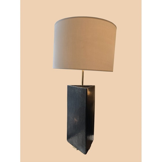 Image 1 of Dreieckige Vintage-Lampe aus schwarzer Keramik und goldenem Messing
