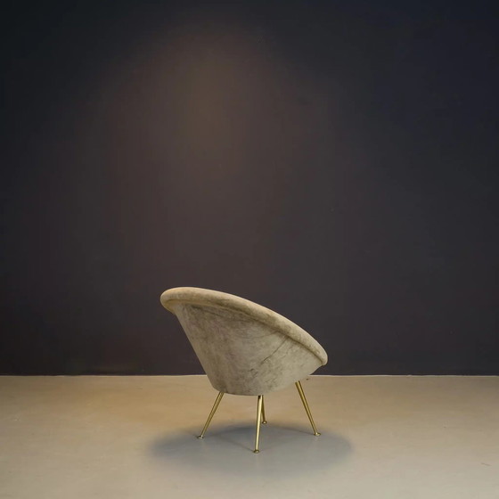 Image 1 of Italienischer Clubsessel aus den 1950er Jahren auf goldenen Beinen mit neuem Samt.