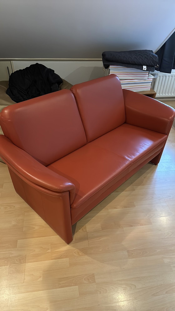 Image 1 of Prominentes Sofa aus Leder