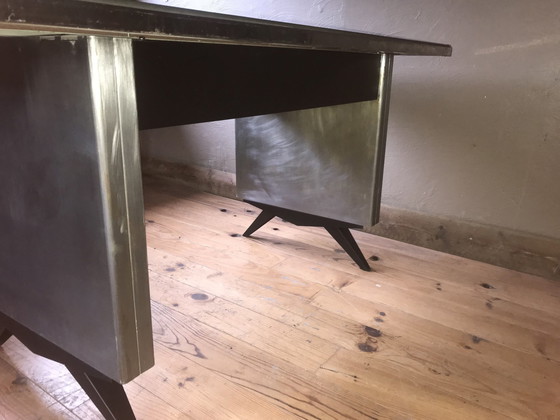 Image 1 of Metallischer Schreibtisch 1950