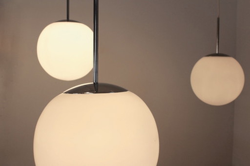 Peill & putzler chrom- und opalglasblasen-anhänger, entworfen von wilhelm wagenfeld