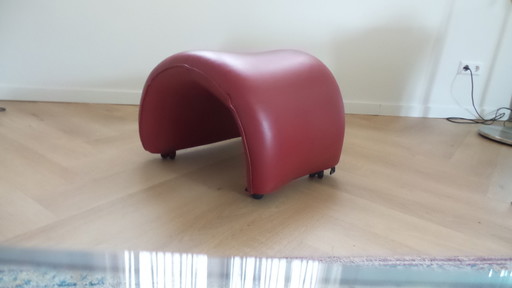 Hocker von Lelolux, Farbe Rot auf Rädern