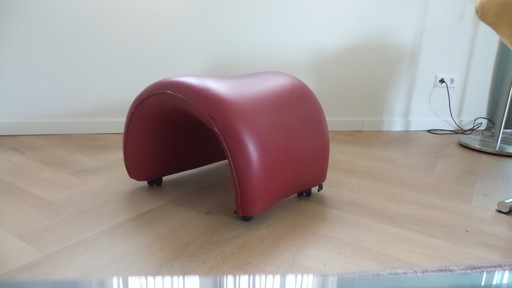 Hocker von Lelolux, Farbe Rot auf Rädern