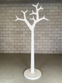 Swedese Tree Garderobe von Michael Young & Katrin Olina