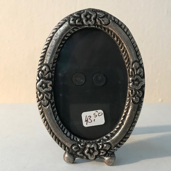 Image 1 of Ovaler versilberter Standfotorahmen