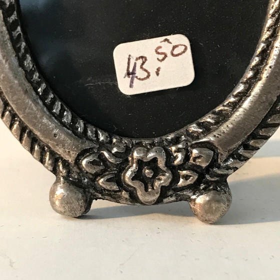 Image 1 of Ovaler versilberter Standfotorahmen