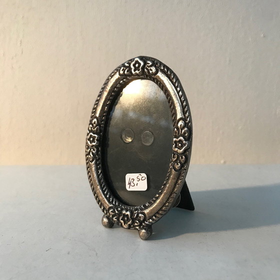 Image 1 of Ovaler versilberter Standfotorahmen