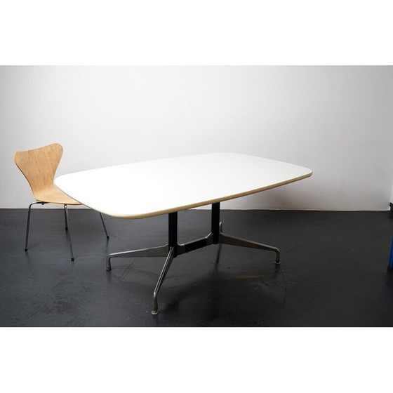 Image 1 of Bootförmiger Konferenztisch aus Holz von Charles und Ray Eames für Vitra, 1960