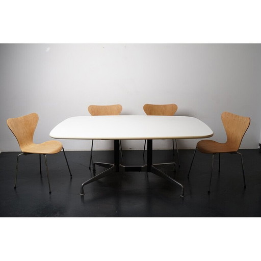 Bootförmiger Konferenztisch aus Holz von Charles und Ray Eames für Vitra, 1960