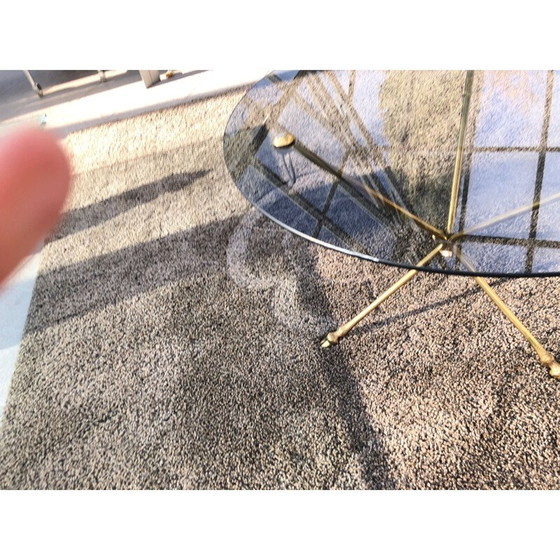 Image 1 of Vintage Couchtisch aus Glas und Messing mit Dreibeinbeinen, 1970