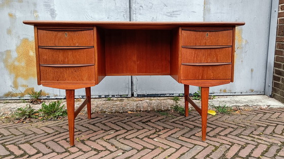 Image 1 of Vintage dänischer Schreibtisch