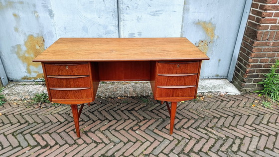 Image 1 of Vintage dänischer Schreibtisch