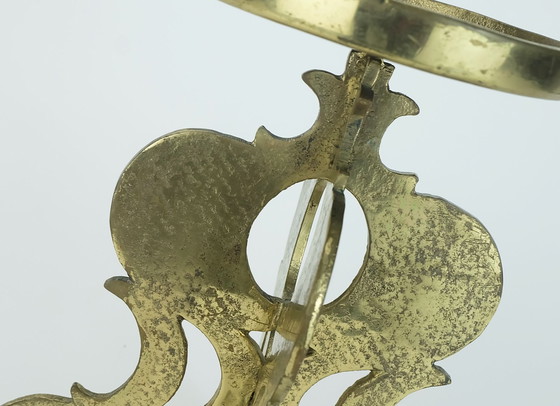 Image 1 of Dekorativer 1960Er 70Er Jahre Mid Century Brutalist Messing Kerzenleuchter Für Eine Große Kerze