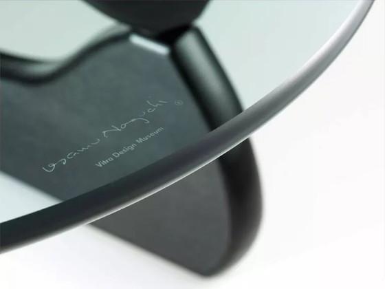 Image 1 of Vitra Noguchi Couchtisch Nussbaumholz