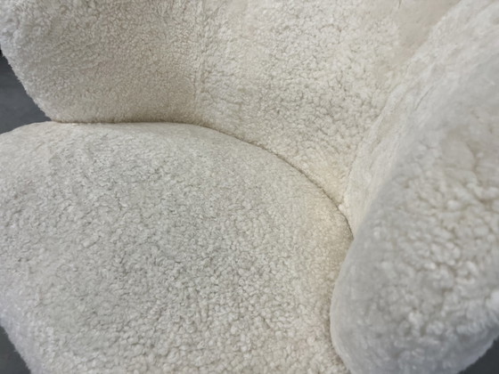 Image 1 of Gubi Stay Lounge Chair Großes Schaffell