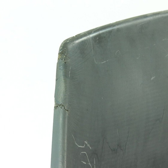 Image 1 of Vintage Straßenbahnstühle aus Fiberglas und grauem Metall von Miroslav Navratil 1960