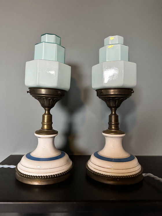 Image 1 of 2X Art Deco Stil Tischlampe mit Glas-Wolkenkratzer Lampenschirm