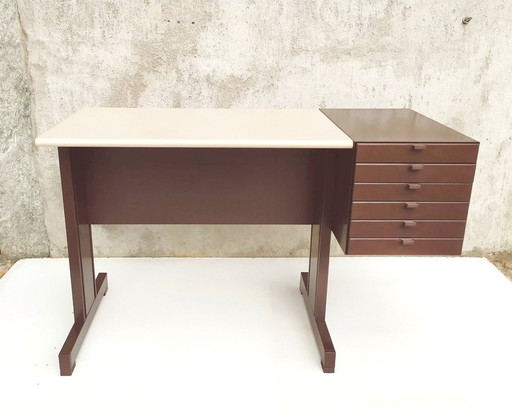 Ettore Sottsass Kleiner Schreibtisch für Olivetti Synthesis
