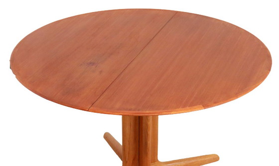 Image 1 of Runder Esstisch im dänischen Design, 2x ausziehbar