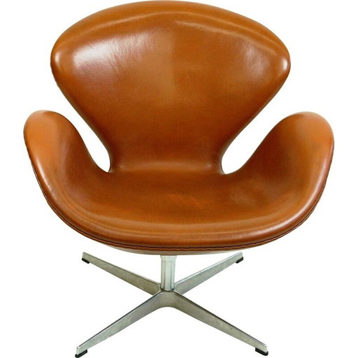 Brauner Schwanensessel aus Leder von Arne Jacobsen für Fritz Hansen 1958er