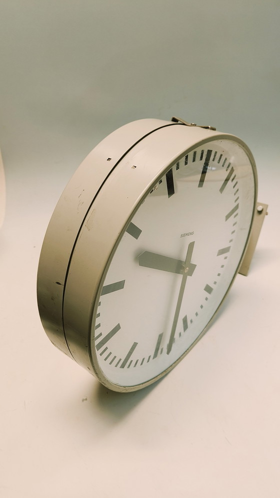 Image 1 of Siemens Doppelseitige Industrie Bahnhofsuhr Schuluhr