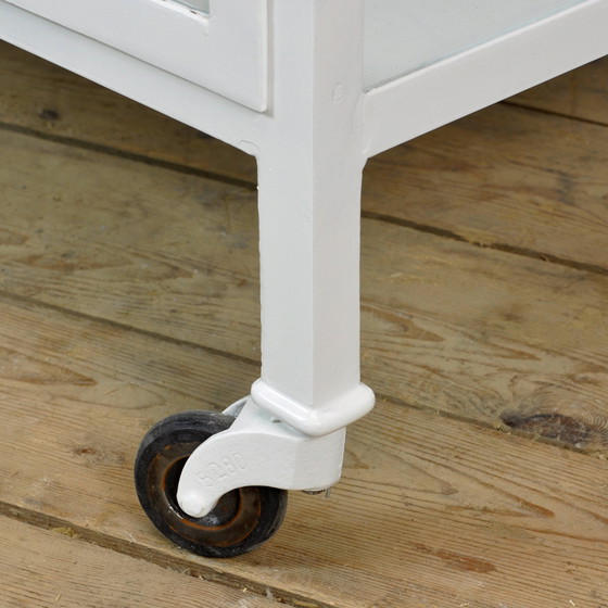 Image 1 of Krankenwagen, 1930er Jahre