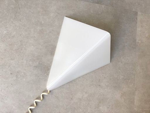1x dreieckige Wandlampe aus Acryl im Vintage-Stil
