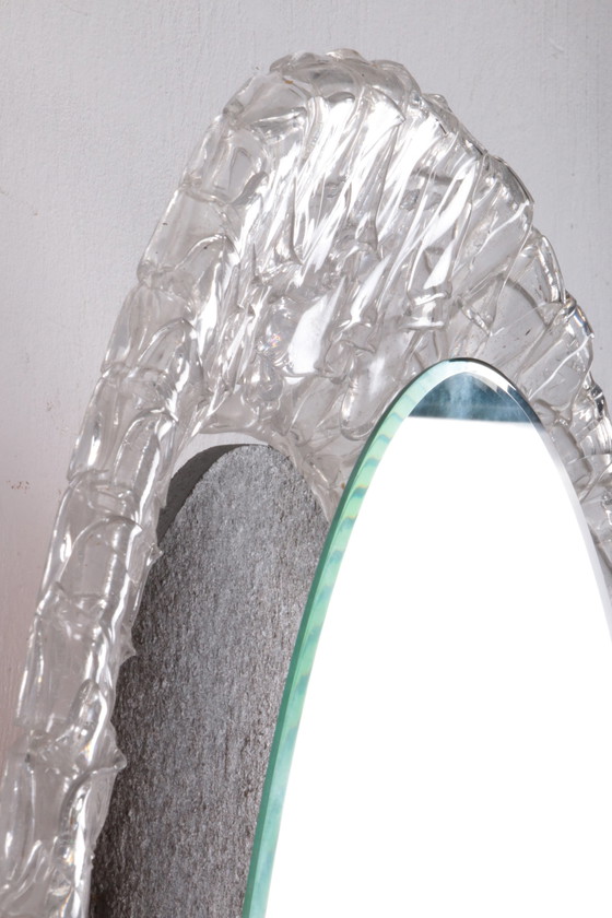 Image 1 of Großer ovaler Plexiglasspiegel mit Beleuchtung, Deutschland der 1960er Jahre.