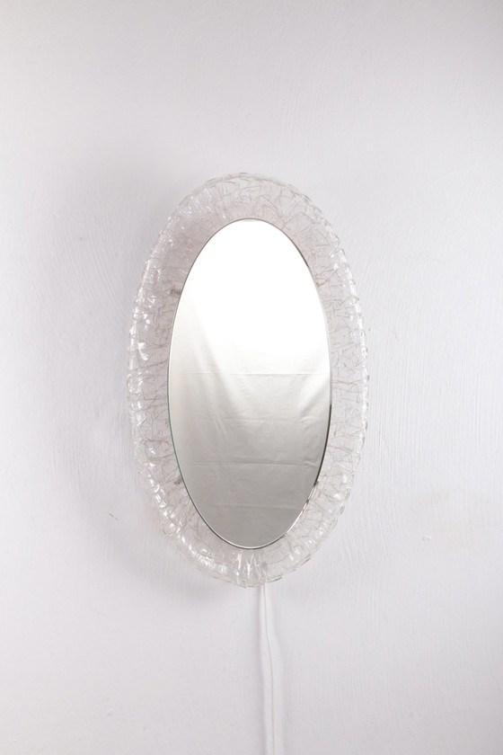 Image 1 of Großer ovaler Plexiglasspiegel mit Beleuchtung, Deutschland der 1960er Jahre.