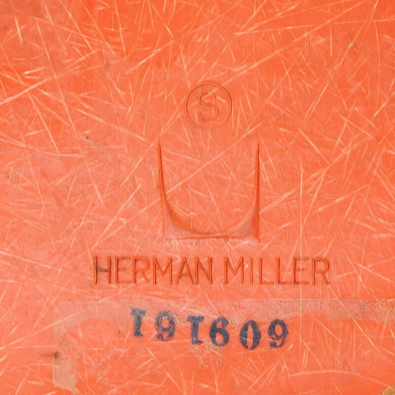 Image 1 of Schalenstuhl aus orangefarbenem Fiberglas von Charles und Ray Eames für Herman Miller, 1960