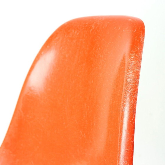 Image 1 of Schalenstuhl aus orangefarbenem Fiberglas von Charles und Ray Eames für Herman Miller, 1960