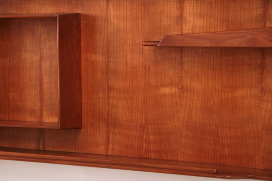 Image 1 of Italienischer handgefertigter Nussbaum-Wandschrank 1960er Jahre.