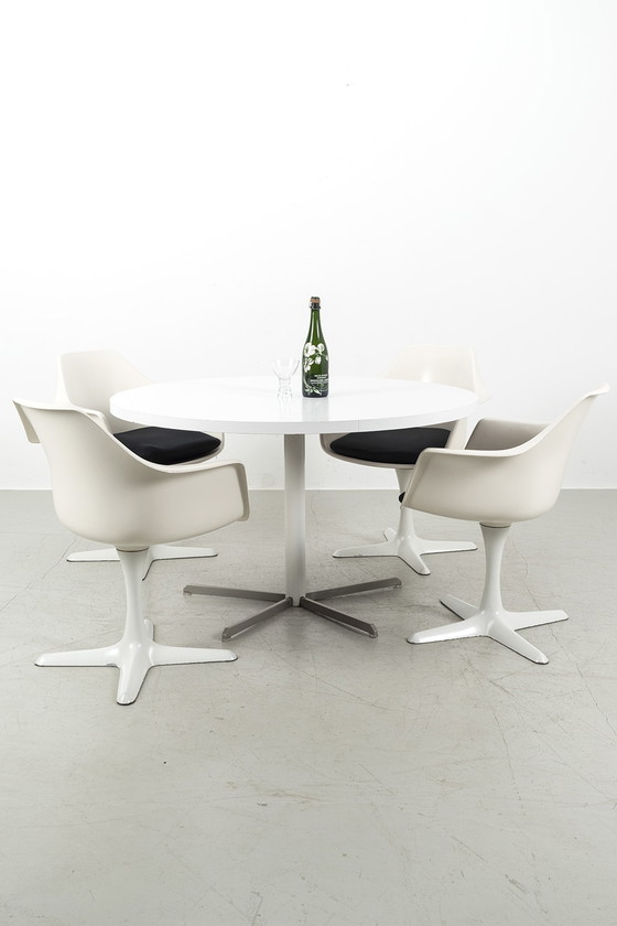 Image 1 of Runder weißer Esstisch Art.-Nr. 66524