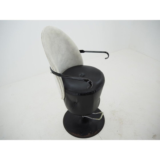 Image 1 of Vintage drehbarer und verstellbarer Friseurstuhl 1970